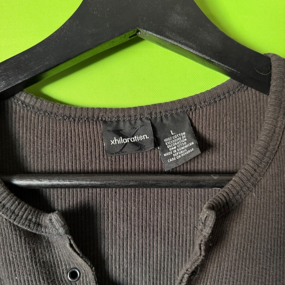 90s VTG Xhilaration Women Ribbed Henley Tee Bulldog Dog American Flag Gray Large - Picture 2 of 5
